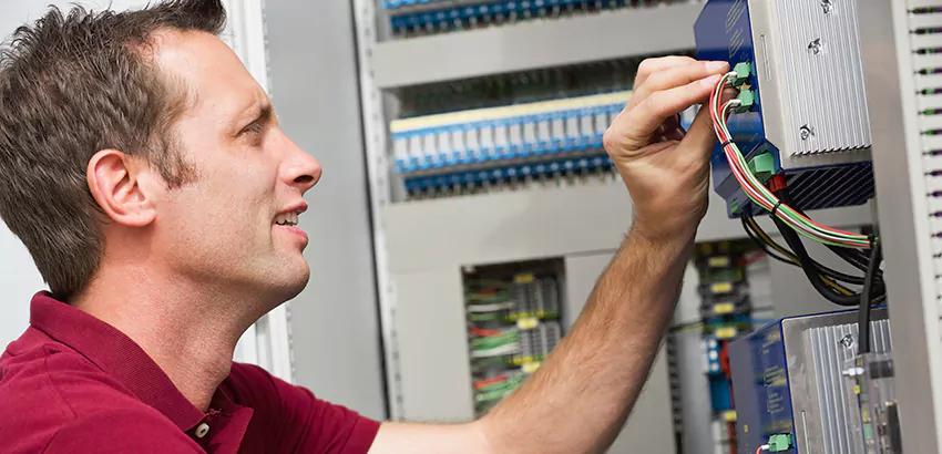 Offshore and Petroleum Facility Electrician in Murfreesboro